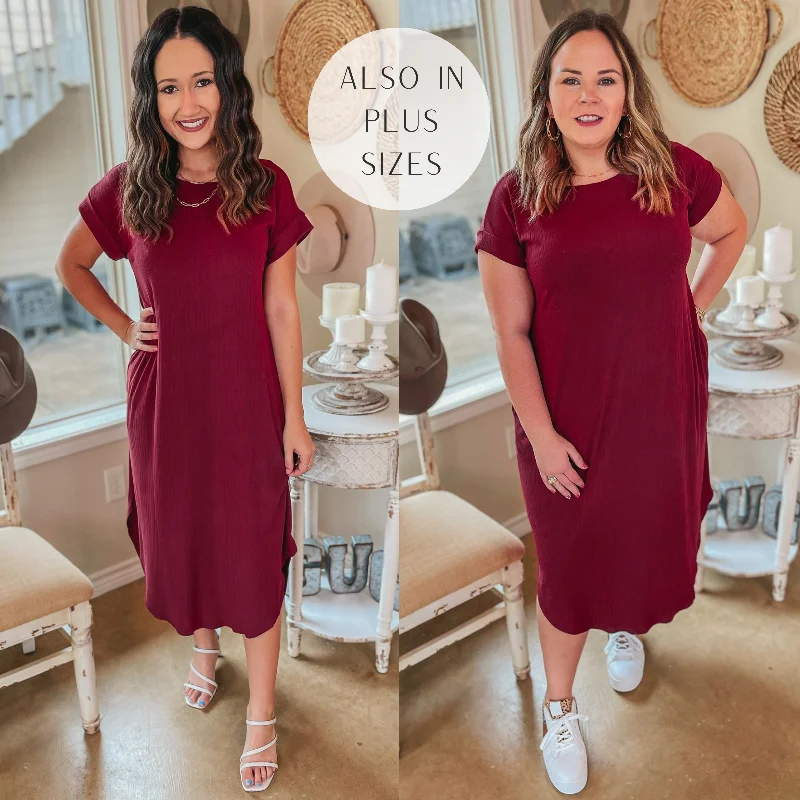 Tiered DressLast Chance Size XL | Chill Looks Short Sleeve Ribbed Midi Dress in Maroon