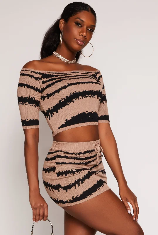 women's tops for those who want to make a fashion statementPrinted Off the Shoulder Crop Top