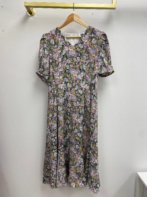 women's pear-shaped body dressesShort Sleeve V-neck Floral Purple Midi Dress