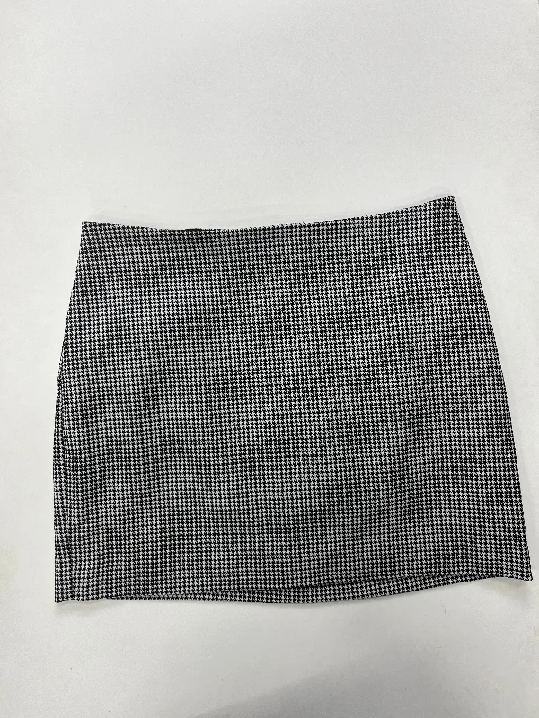 women's casual skirtsBlack White Skirt Mini & Short Express, Size 12