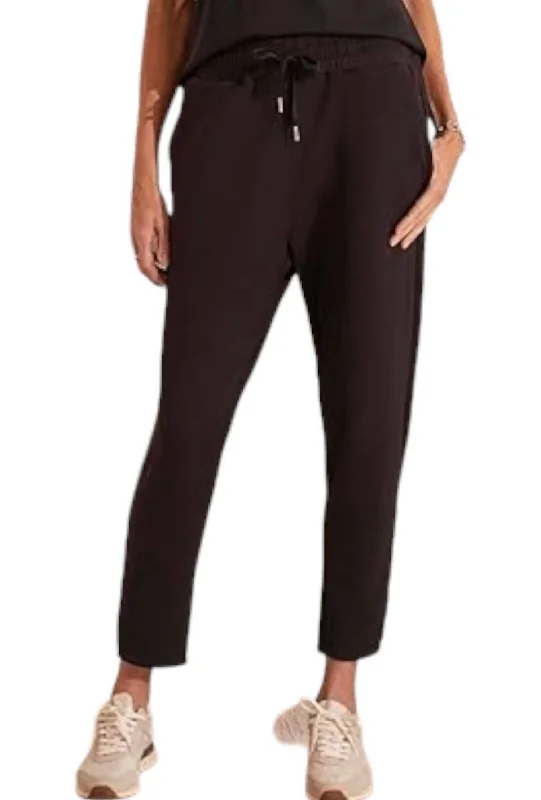 women's leggingsCapri Jogger Pants In Black