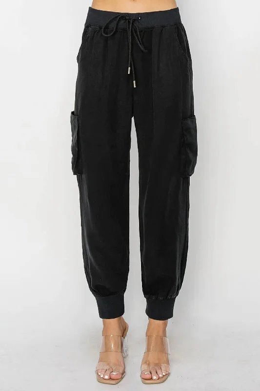 women's slim-fit pantsCargo Jogger Pants In Black