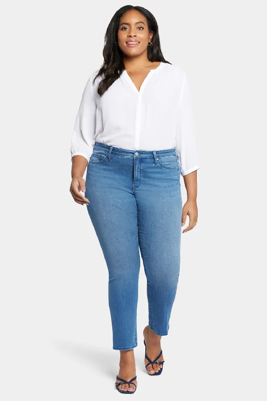 women's low-rise denim jeansLe Silhouette Sheri Slim Jeans In Plus Size - Stunning