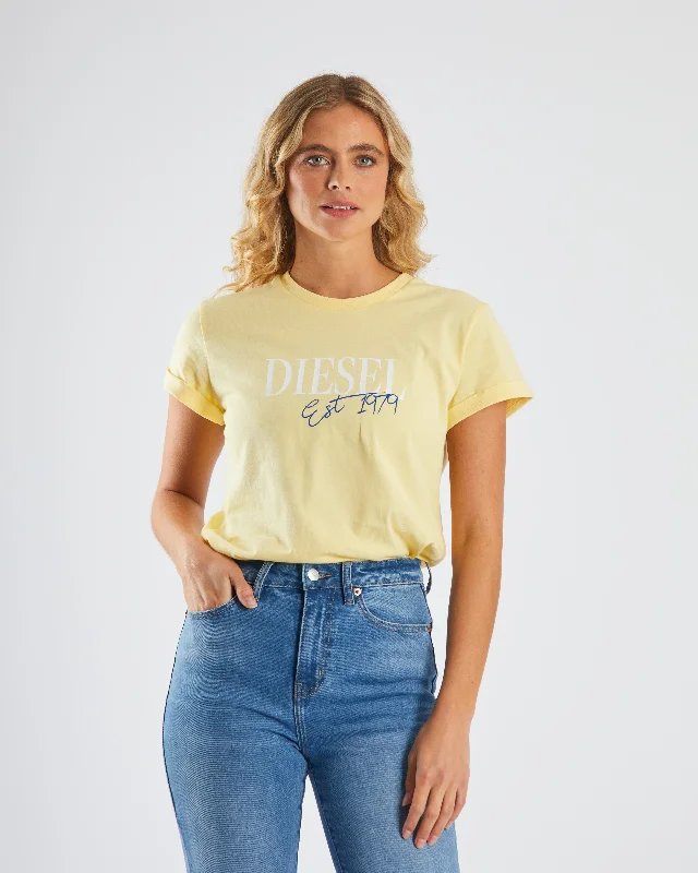 women's tops for those who want to make a bold fashion statement with their choice of topsCorin Tee Pale Banana